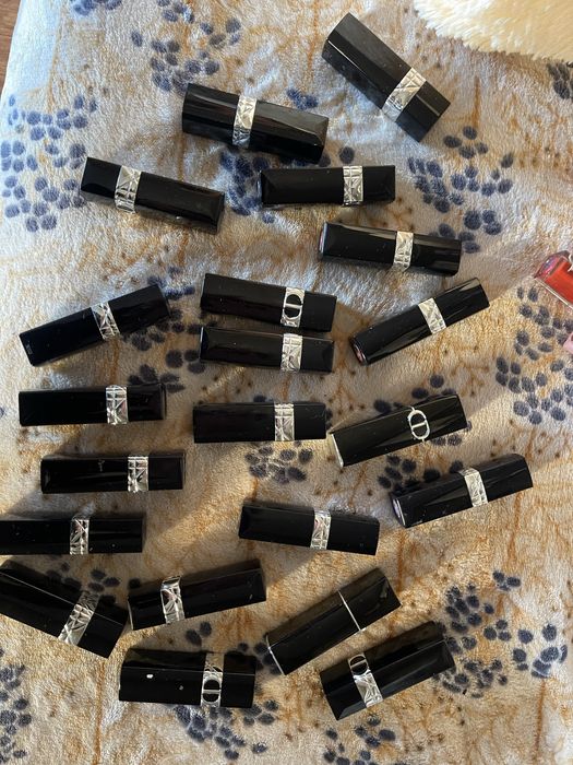 Косметика Dior.