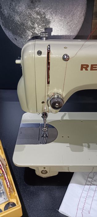 Máquina costura Refrey