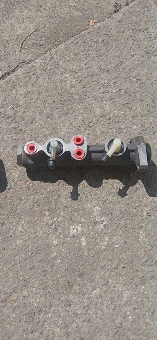 Головний циліндр гальм