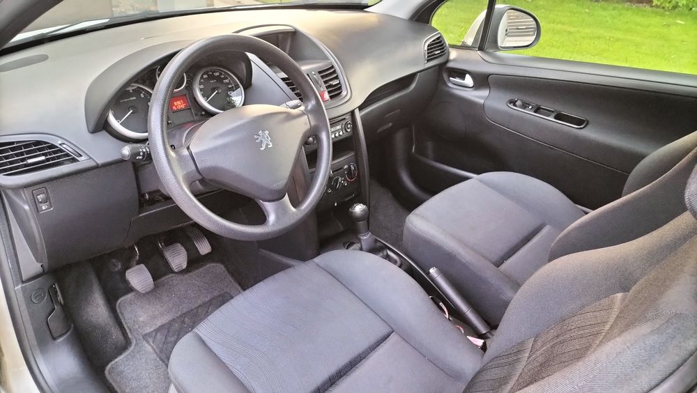 Sprzedam peugeot 2007 1.4 benzyna idealny