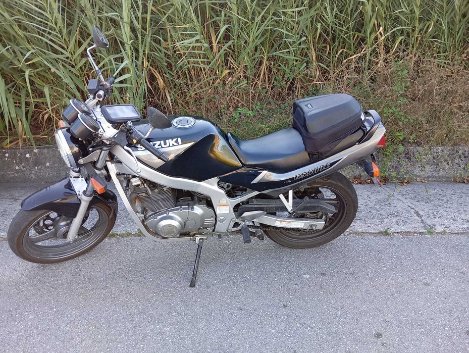 Suzuki GS 500E em muito bom estado
