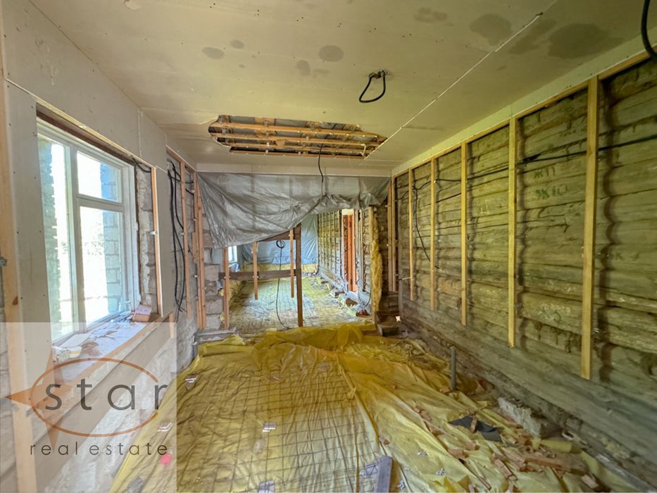 Продаж окремого будинку по вул. Білогірська