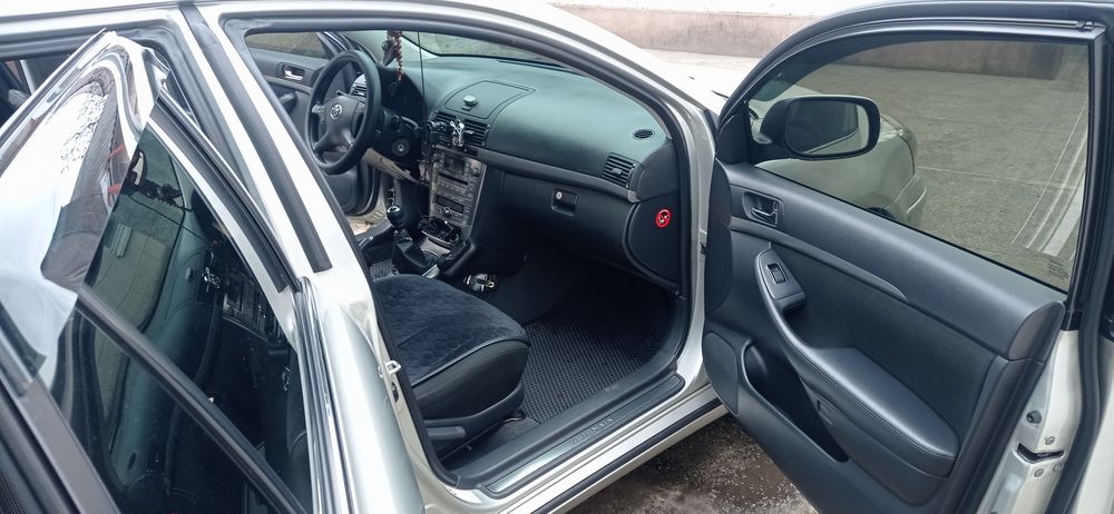 Продам Таёту Авенсис