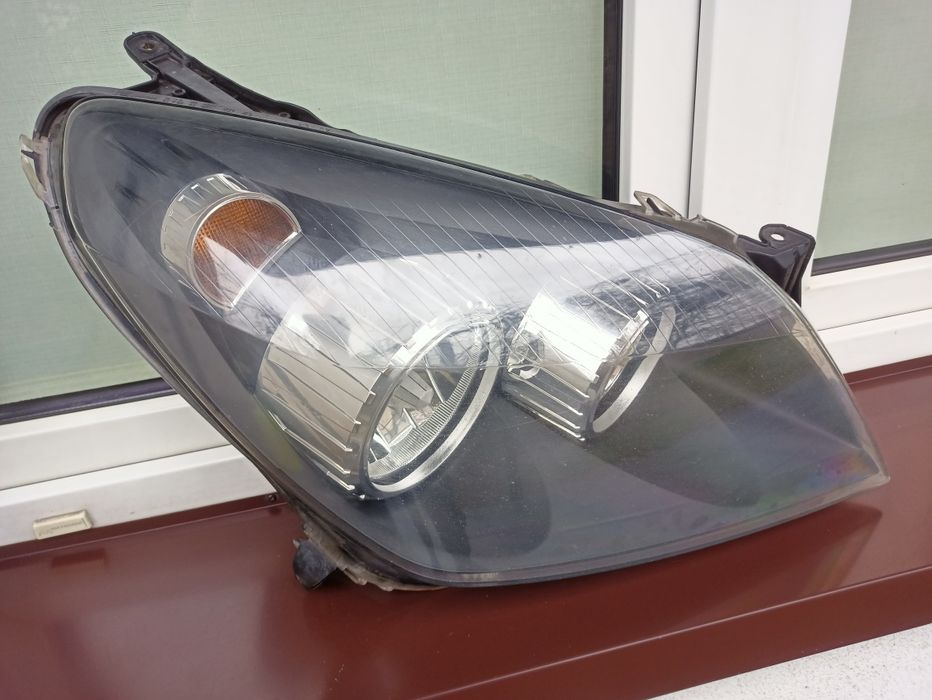 Opel Astra H lampa przednia prawa reflektor przód pasażera