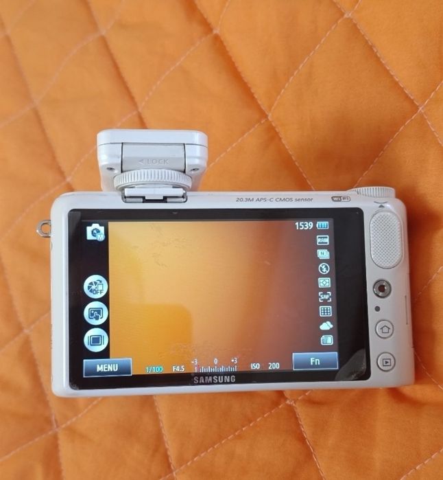 Фотоапарат Samsung nx2000 + 2 об'єктиви і спалах
