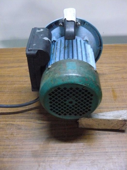 Silnik elektr. na 230 wolt 1.1 Kw  2800obr/min z podstawą
