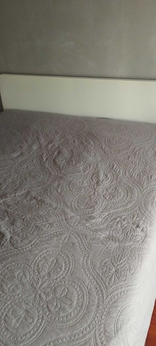 Cama de casal sem colchão