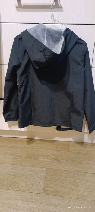 Продам- Ветровка Under  Armour для мальчиков