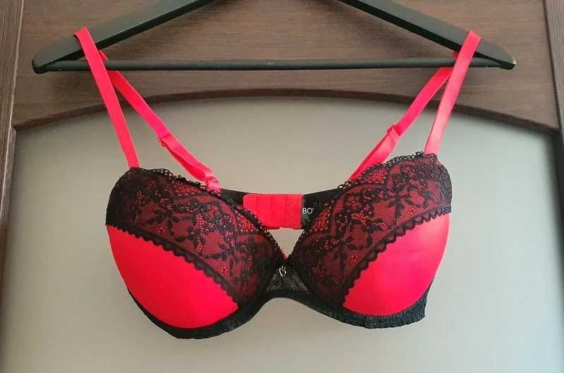 Czerwono-czarny biustonosz r. 80B usztywniane miseczki Bodyflirt
