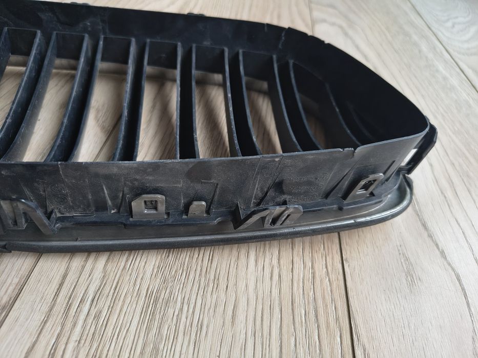 BMW seria 5 F11 Grill lewy nerka