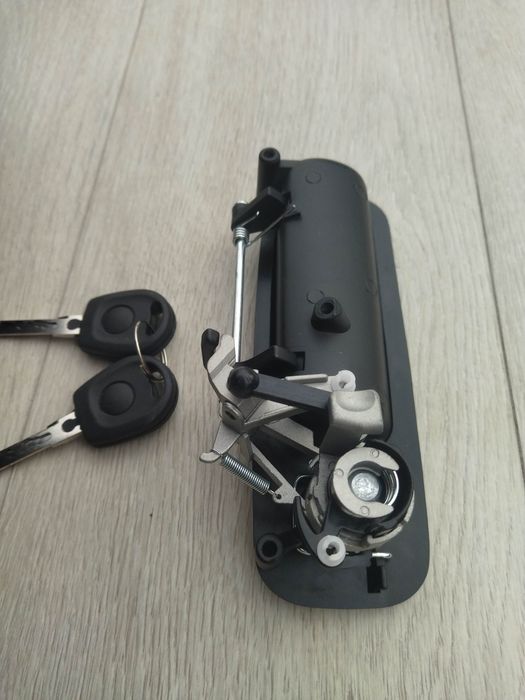 Ручка задняя задня ляди багажника Гольф 4 Golf Caddy Кадди Polo T5 т5