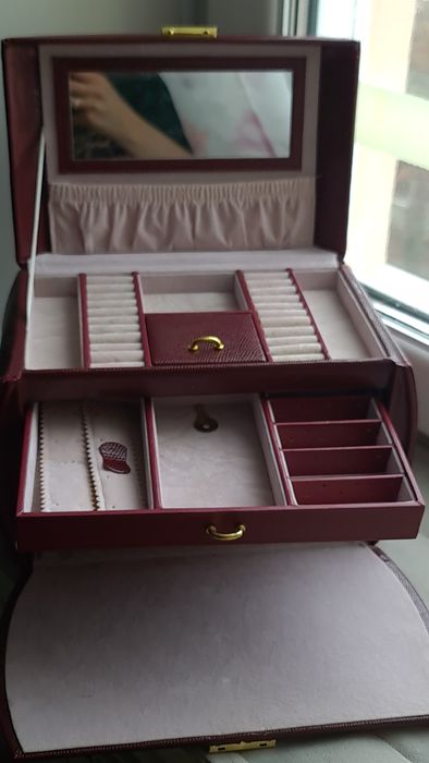 Сундучок для зберігання прикрас