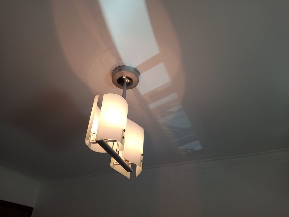 Conjunto completo de candeeiro teto e 2 mesinha cabeceira