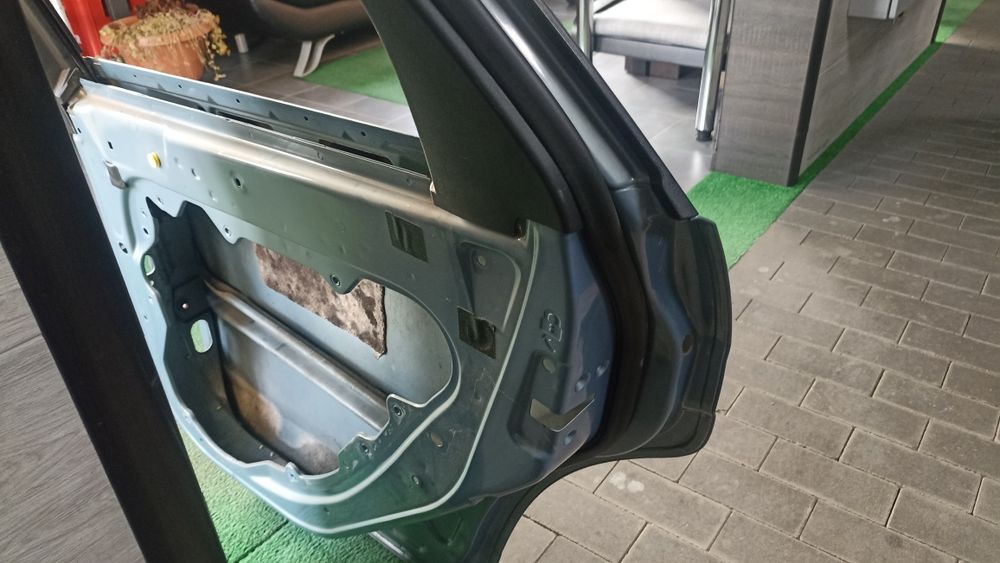 Двері фокус 2 хетчбек 2008 р.в колір Авалон