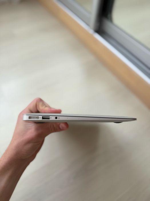 Macbook air 11 2015 4 128 хороший стан