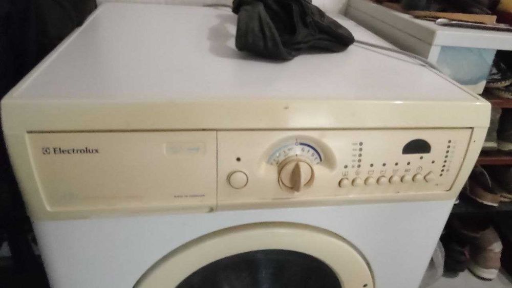 Пральна машина автомат Electrolux Б/У.
