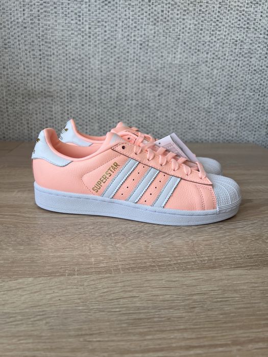 Жіночі оригінальні кросівки кеди adidas originals superstar b42001
