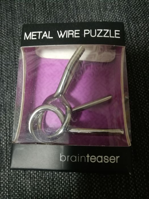 Головоломка металлическая.