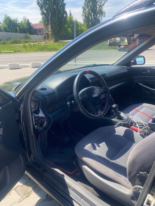 Автомобіль Audi A4