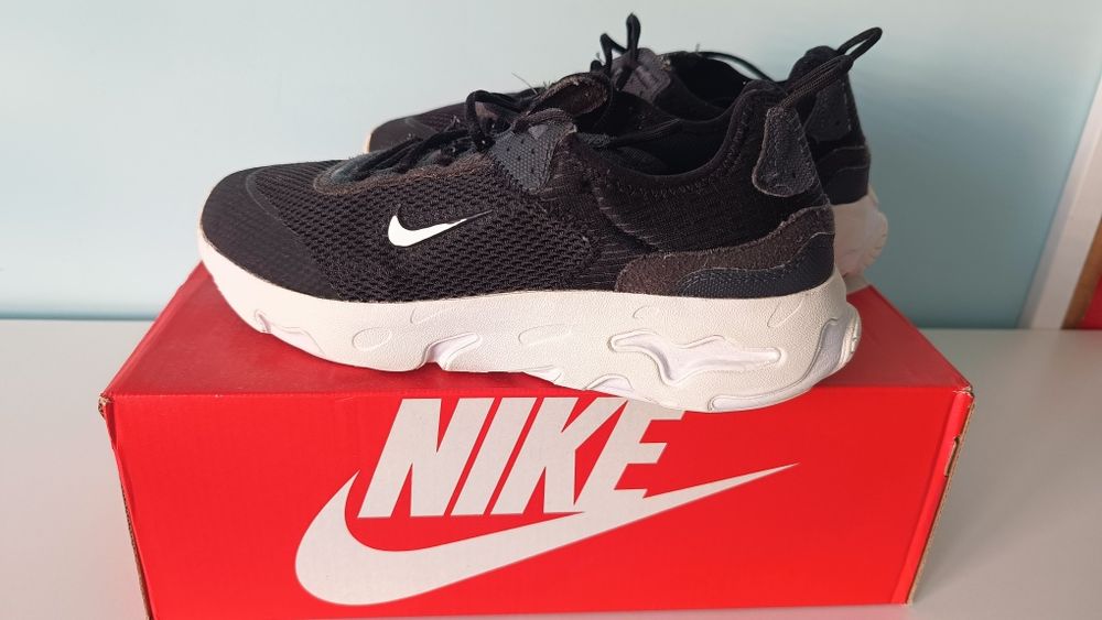 Sneakersy Nike React Live roz.40( zaniżona rozmiar)