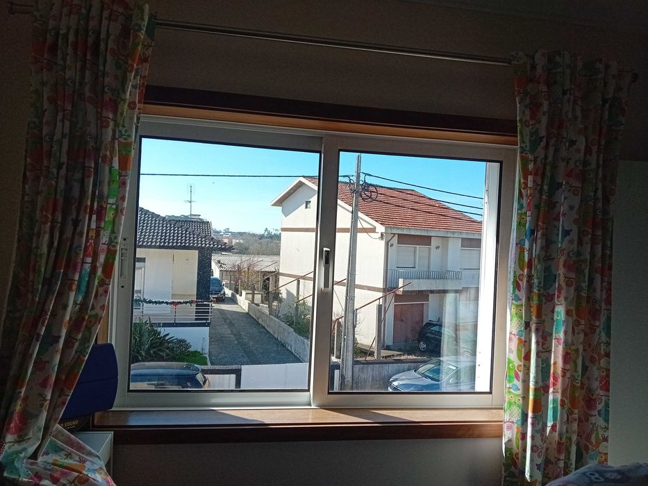 Janelas e porta caixilharia