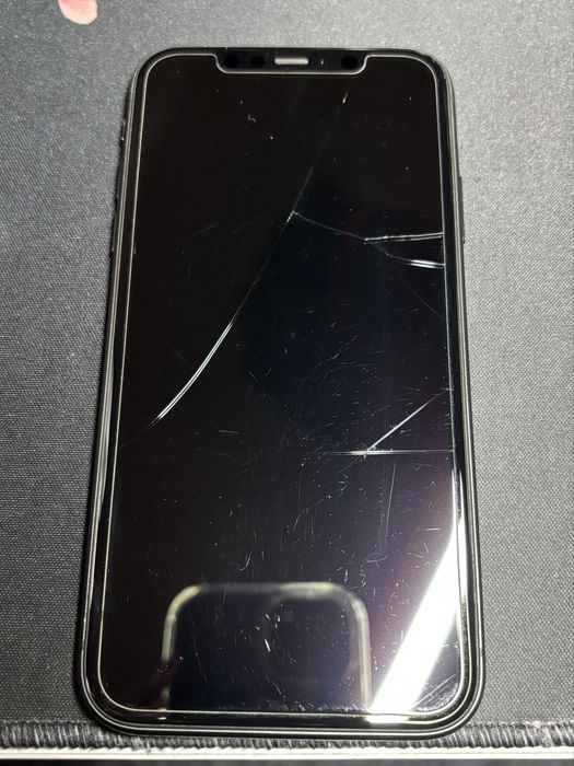 Sprzedam dwa Iphone 11