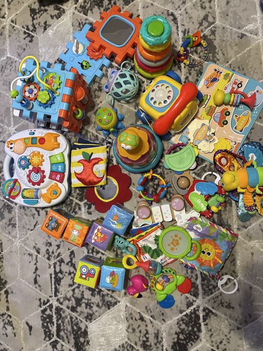 Duży zestsw zabawek dla dzieci
