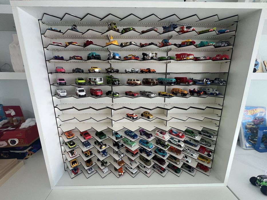 Expositor para Miniaturas 1:64 (140 unidades) — Com LED em Todas as Filas