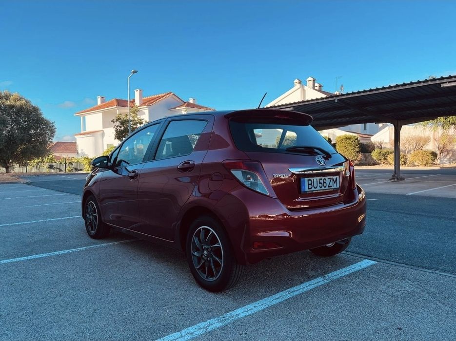 Toyota Yaris 1.0 VVT-i 2012 • Muito Económico • Excelente Estado