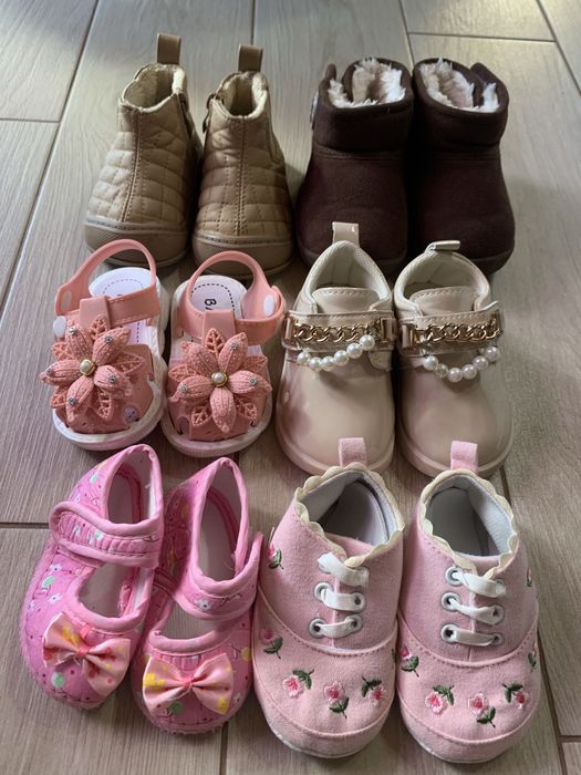 Дитяче взуття. Взуття для дівчинки. Сандалі, туфлі, кросівки, чоботи