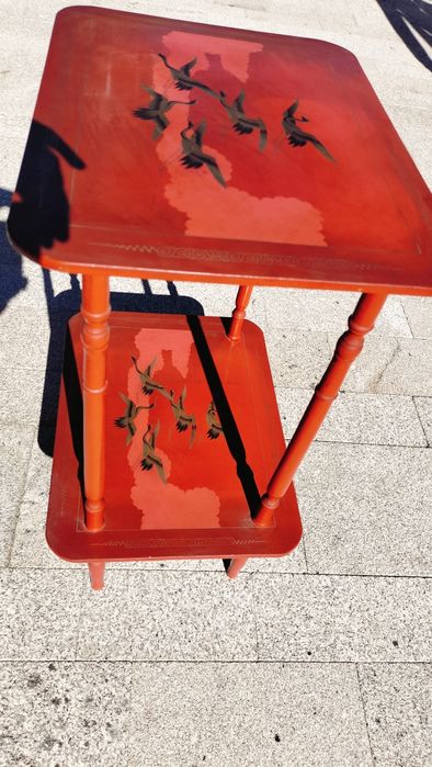 Mesa de dois níveis estilo Bagues vermelha japonesa
