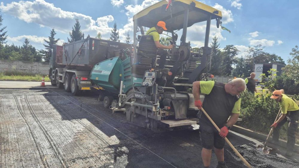 Asfalt Maszynowe Układanie Masy Bitumicznej Remont Dróg Frezowanie