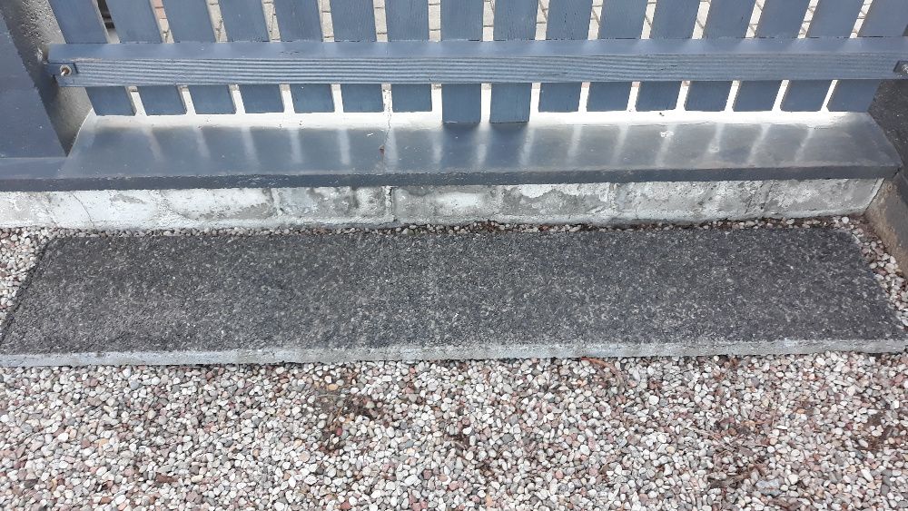 Obrzeże grobu ,Podest schodowy-PARAPET -