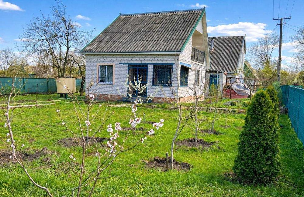 Продаю дачу 2 поверхи