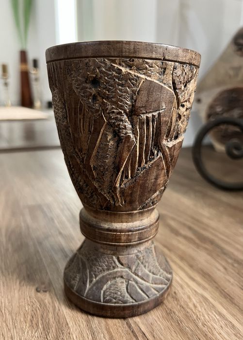Taça vintage madeira nobre esculpida á mão.
