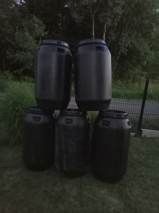 Beczki  plastikowe 240 l