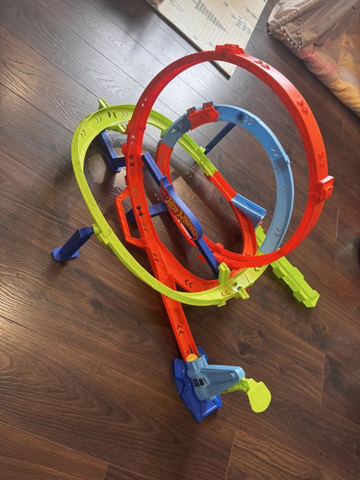 Продам Игровой набор Hot Wheels Испытания гиперпетли (HTK16)