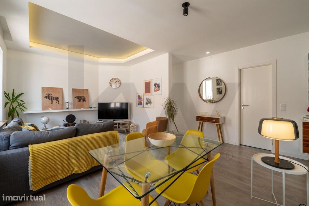 T2+1 Renovado com Suite e Vista Monsanto – Raridade nas Águas Livres