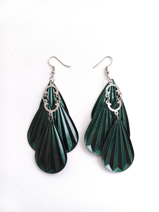 Magníficos brincos compridos, estilo art-déco, de cor verde esmeralda