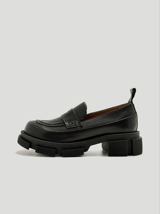 Шкіряні масивні, але зручні лофери te.shoes