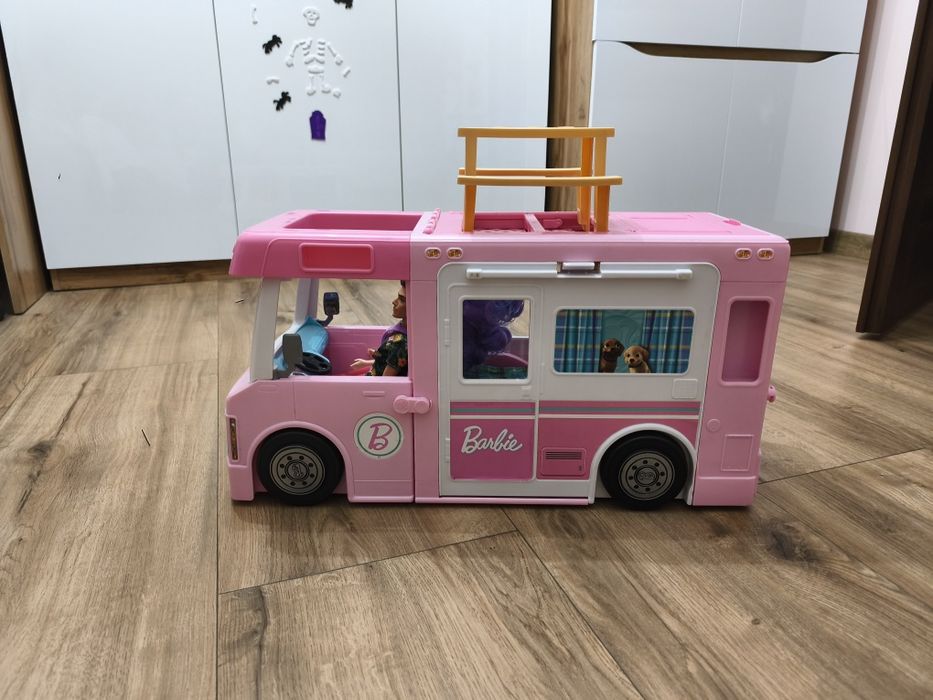 Kamper barbie z lalkami i akcesoriami