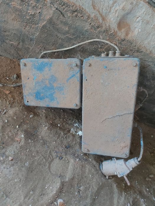 Rozdzielnia elektryczna stara
