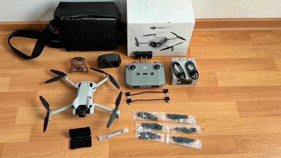 Dron DJI Mini 4 Pro z zestawem akcesoriów