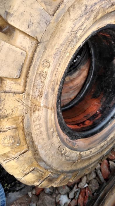 Opony pełne 18x7-8 Continental 180/70-8 białe wózek widłowy Linde stil