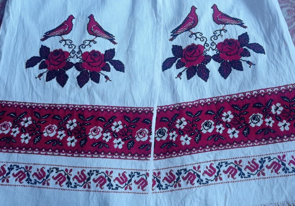 Вишитий рушник або весільний рушник