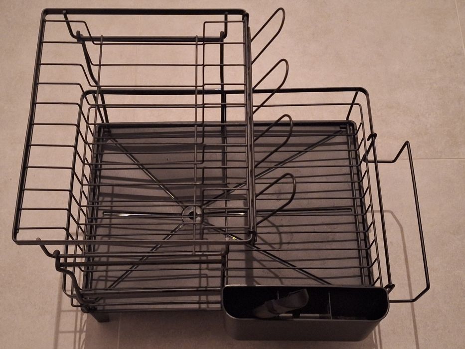 Ociekacz do naczyń z regulowanym odpływem