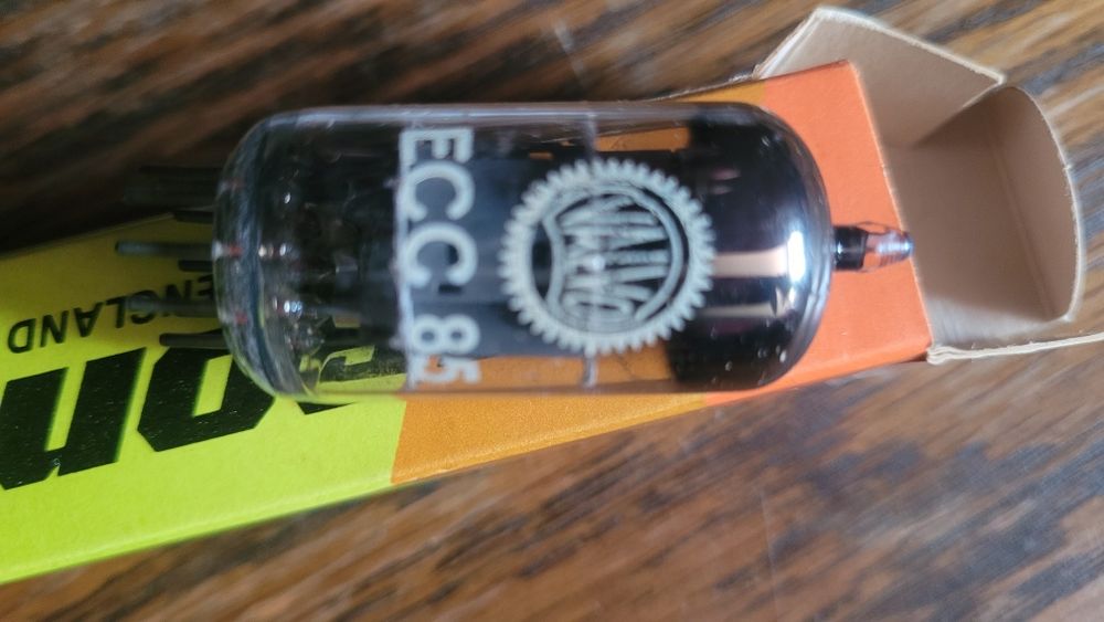 Радіолампа ECC 85