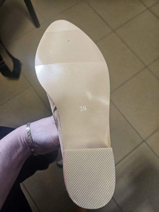 Sprzedam nowe botki