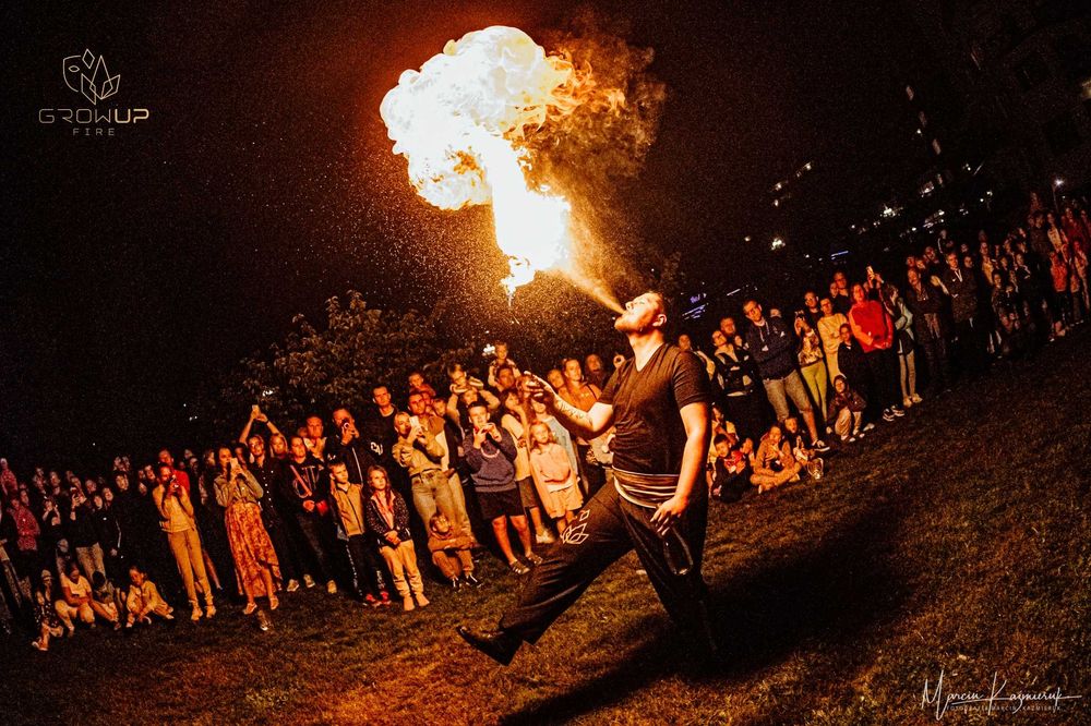 Pokaz ognia - idealna atrakcja na wesele firmówkę urodziny festyny