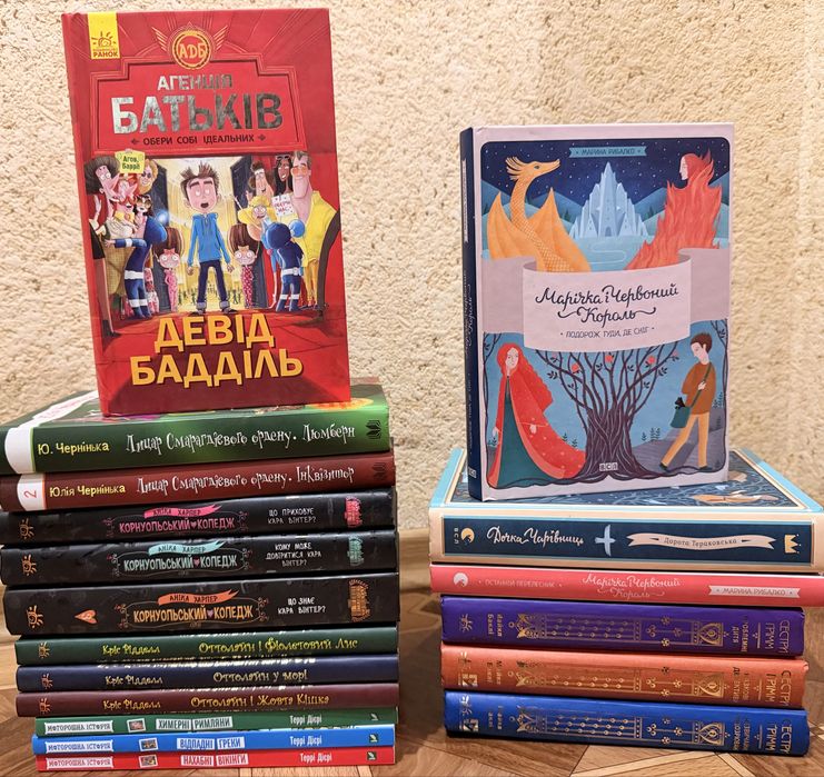 Детективи, фантастика, художня література вартість вказана за  50 книг